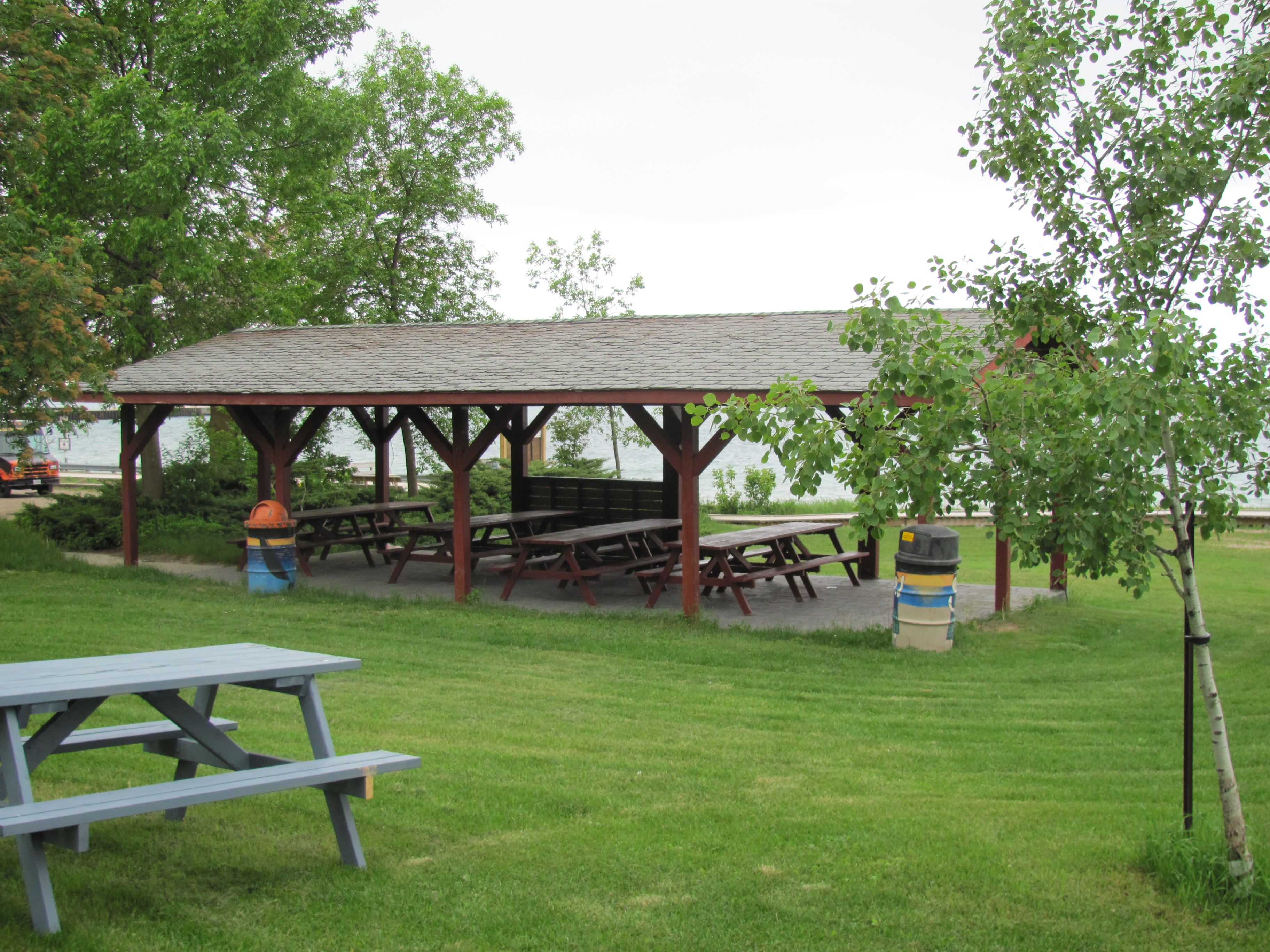 The pavilion at Dunsmoor Park with picnic tables.